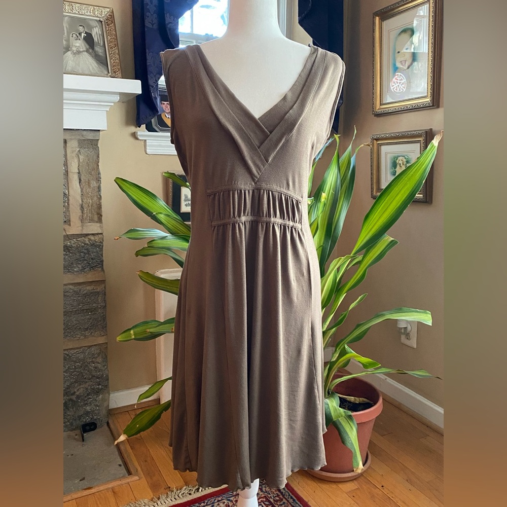 Athleta Sleeveless V-Neck Tan Dress size Large
